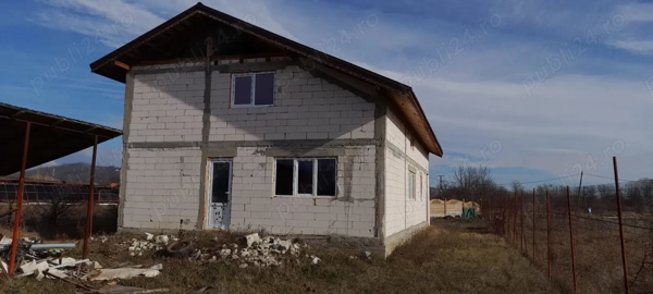PREŢ MIC. 65000 euro . CASA + TEREN 2500 metri patraţi