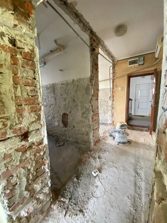 Garsonieră în curs de renovare, 34 mp, zona Centru — fotografia 2