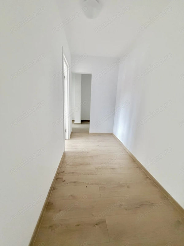 Vand 2 cam Libertatii etaj 1 confort 1 [complet renovat] — fotografia 3