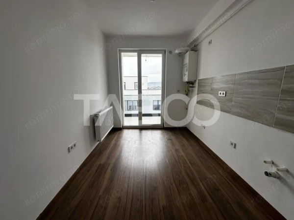 Garsoniera decomandata de vanzare 47 mpu logie loc de parcare Selimbar — fotografia 3