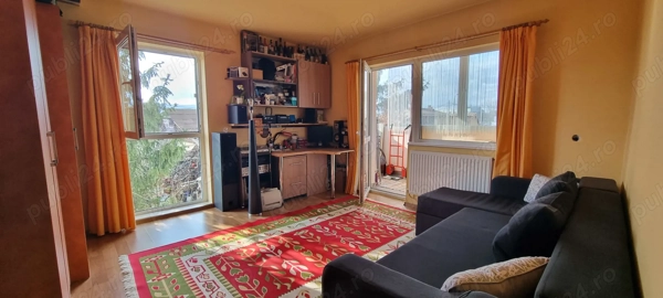 Proprietar vând apartament 2 camere 58 mp utili singur pe etaj 1 cu loc de parcare și curte, în vilă — fotografia 2