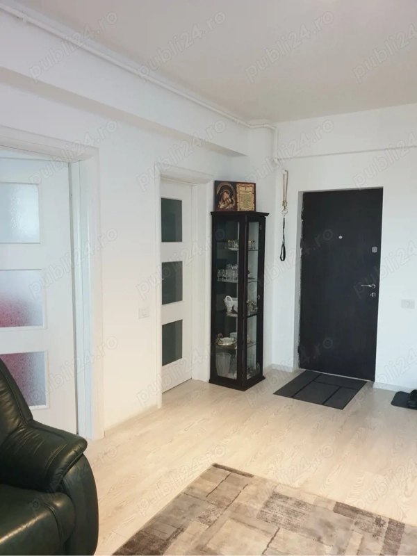 închiriez Apartament