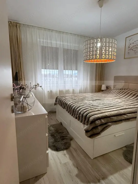 Apartament 2 camere, zona Tractorul, decomandat, 52 mp, aer conditionat — fotografia 1