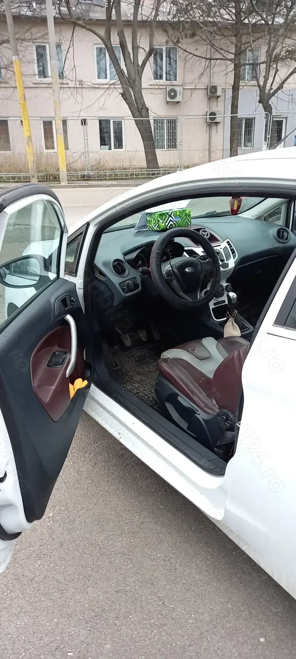 FORD Fiesta 2011 — imagine 2
