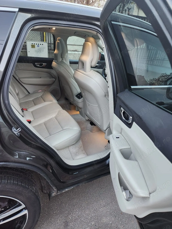 VOLVO XC60 2018 — imagine 8