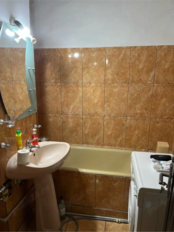 OPORTUNITATE! Apartament 3 camere,2 bai,decomandat,central,de vanzare — fotografia 3