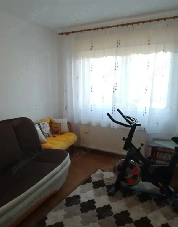 Vând casă 5 & 2 camere in aceași curte