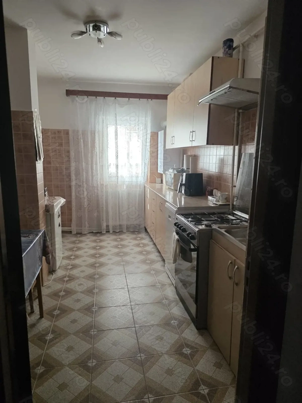 Apartament 3 camere, 66,52 m2 + balcon închis 6,95 m2, etaj 4, Ultracentral, oras statiune Tg Ocna