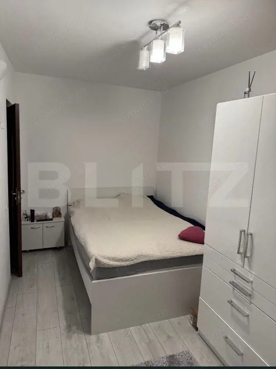 Apartament cu 2 camere, decomandat, renovat, zona Astra — fotografia 3
