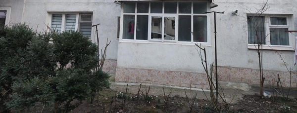 Vând apartament cu 2 camere parter — fotografia 1