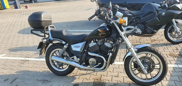 Vând Honda VT500C