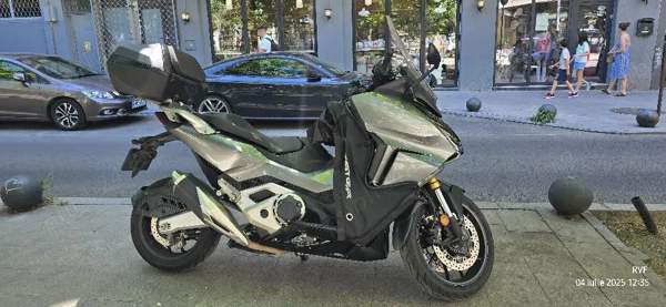 Honda Forza 750