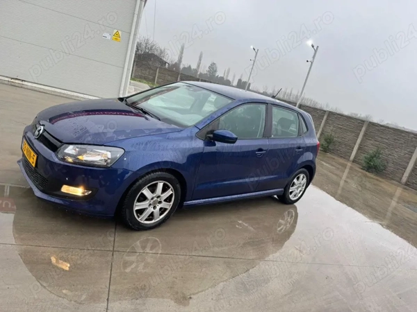 VOLKSWAGEN Polo