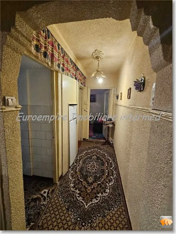 Apartament 3 camere de vanzare zona KM 4-5 — fotografia 1