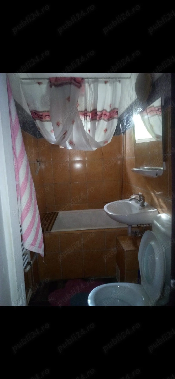 Inchiriez garsoniera mare la parter — fotografia 3