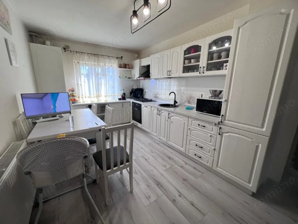 Apartament 4 camere,et 3, zona Liceul Auto - Deva — fotografia 1