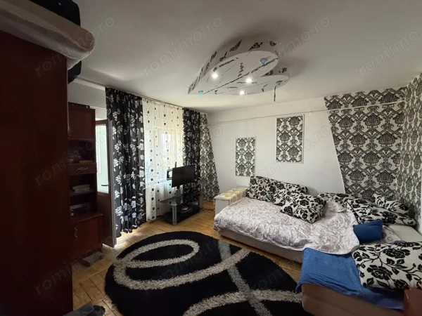 Apartament 2 camere, decomandat, zona Mihai Eminescu — fotografia 1