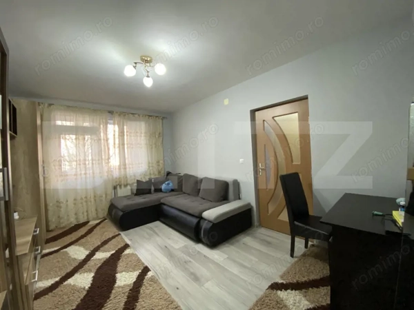 Apartament 2 dormitoare, etaj 1, Decebal, loc de parcare — fotografia 1