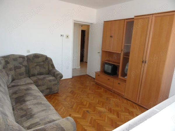 Apartament 2 camere decomandat, etaj intermediar, zona Romanilor, centrala pe gaz — fotografia 3