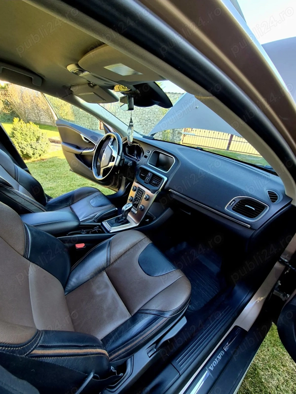 VOLVO V40 Cross Country 2013 — imagine 9