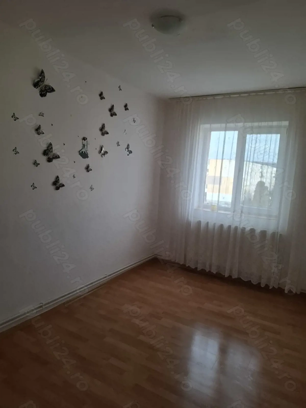 Vand apartament cu trei camere — fotografia 1