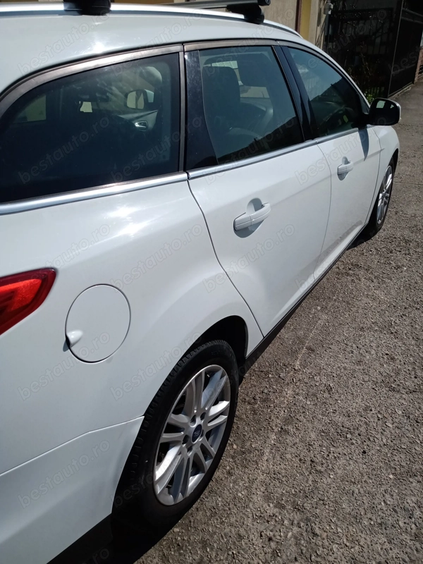 FORD Focus 2013 — imagine 6