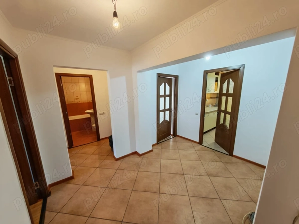 Vând apartament 3 camere decomandat — fotografia 1