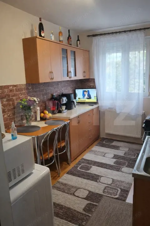 Apartament 2 camere, etaj 1, complet renovat și mobilat – gata de mutare. Reghin — fotografia 3