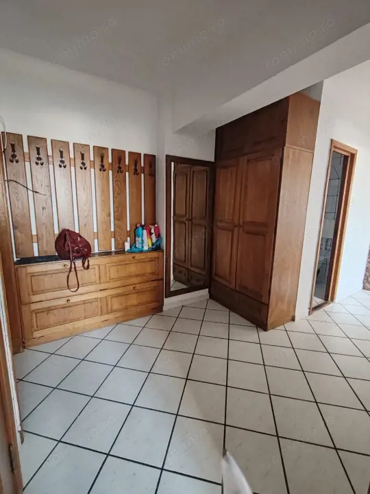 Ultracentral 3 camere, 70 mp + terasă privată – îl renovezi cum vrei — fotografia 1
