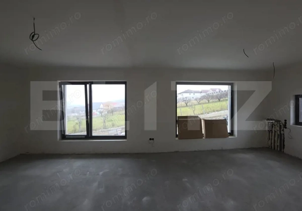 Apartament spațios 110 mp, 2 parcări, terasă și curte, finisat — fotografia 2