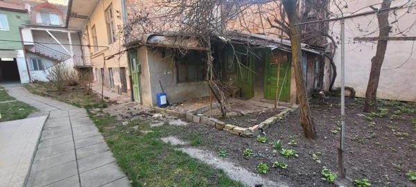 Oportunitate de Investiție Ultracentrală: Apartament la demisol cu 2 Camere și Potențial Excelent — fotografia 2