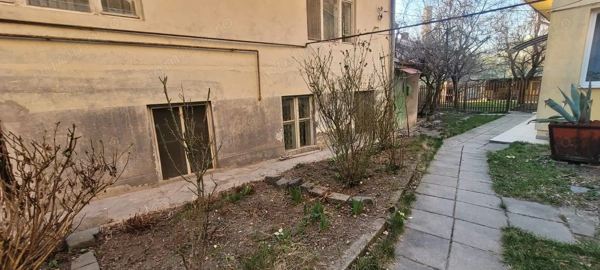 Oportunitate de Investiție Ultracentrală: Apartament la demisol cu 2 Camere și Potențial Excelent — fotografia 1