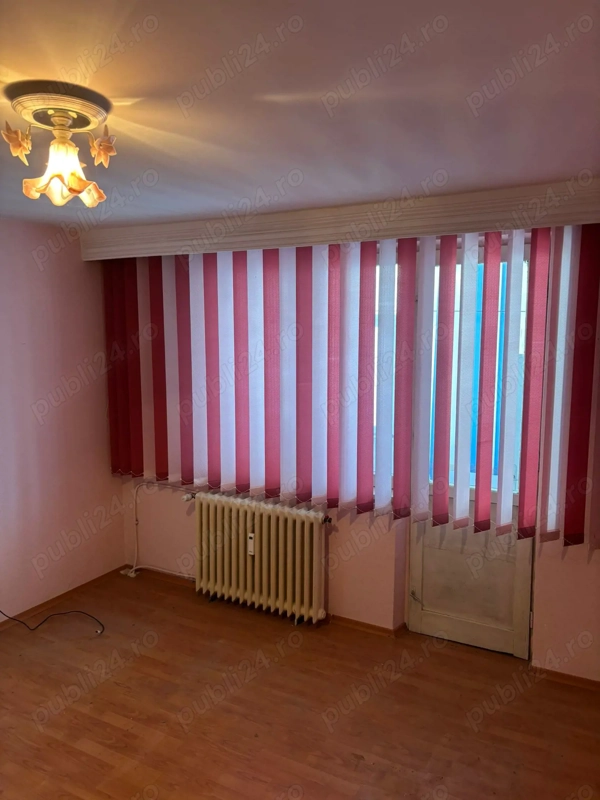 Apartament 3 camere, 60 mp, semidecomandat, etaj 3 Piatra Neamț, str. Nicolae Iorga nr. 42, bl. 18 — fotografia 3