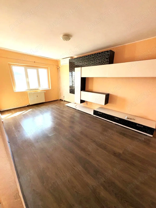 60.ooo euro, apartament 3 camere, decomandat, Micro 16 — fotografia 1