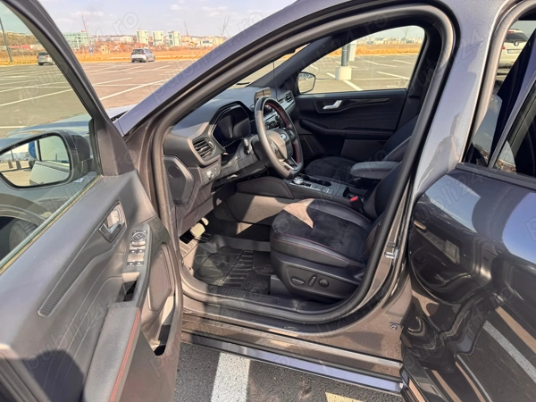 FORD Kuga 2022 — imagine 8