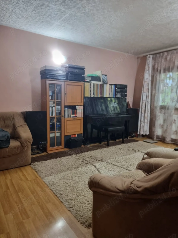 Apartament cu 4 camere Spatiu comercial