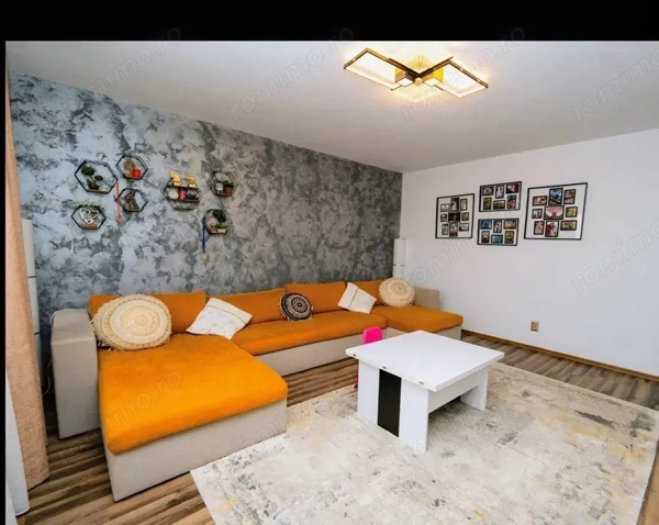 C5 - 3 camere, renovat complet, mobilat si utilat, parcare privata — fotografia 3