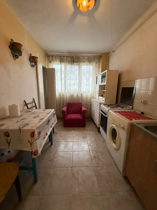 APARTAMENT 3 CAMERE DECOMANDAT DE RENOVAT — fotografia 1
