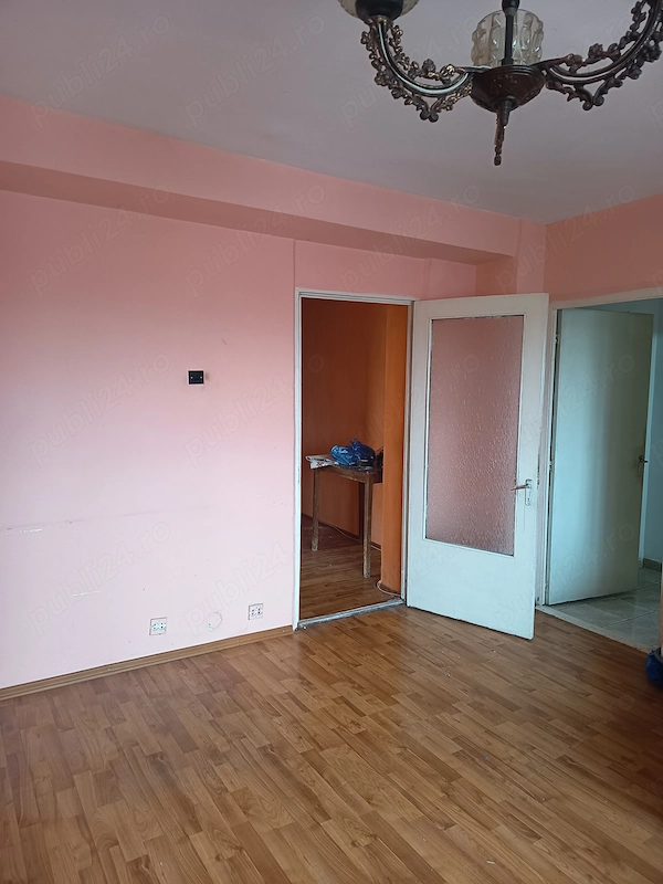 Vînd ap. 2 camere semidecomandat ,etaj 3 4 zona L ,str .Dunării cu HCC,ap. este gol ,fara gaze — fotografia 3