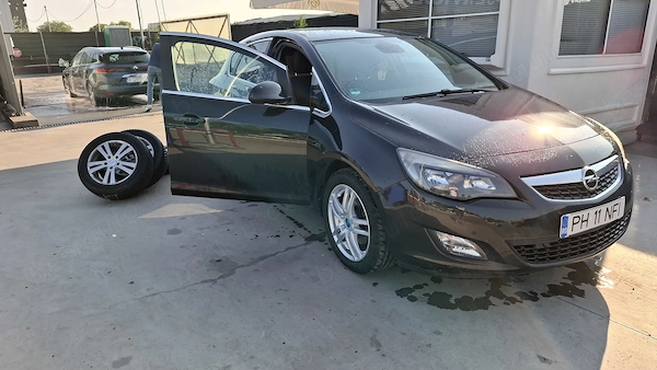 OPEL Astra 2011 — imagine 6