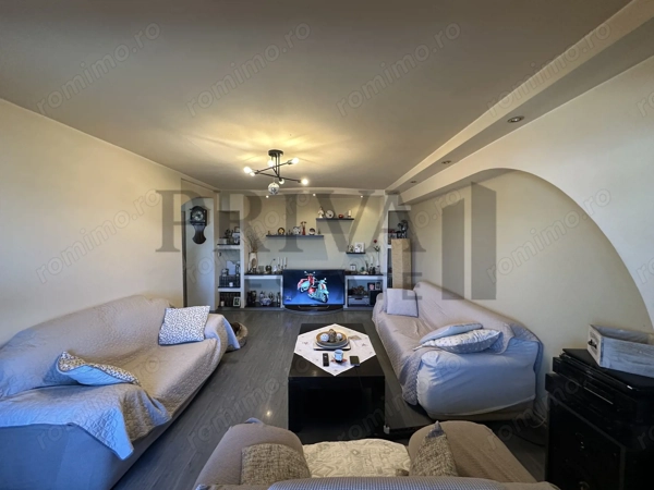 Apartament 4 camere, 2 bai, 2 balcoane, centrala — fotografia 1