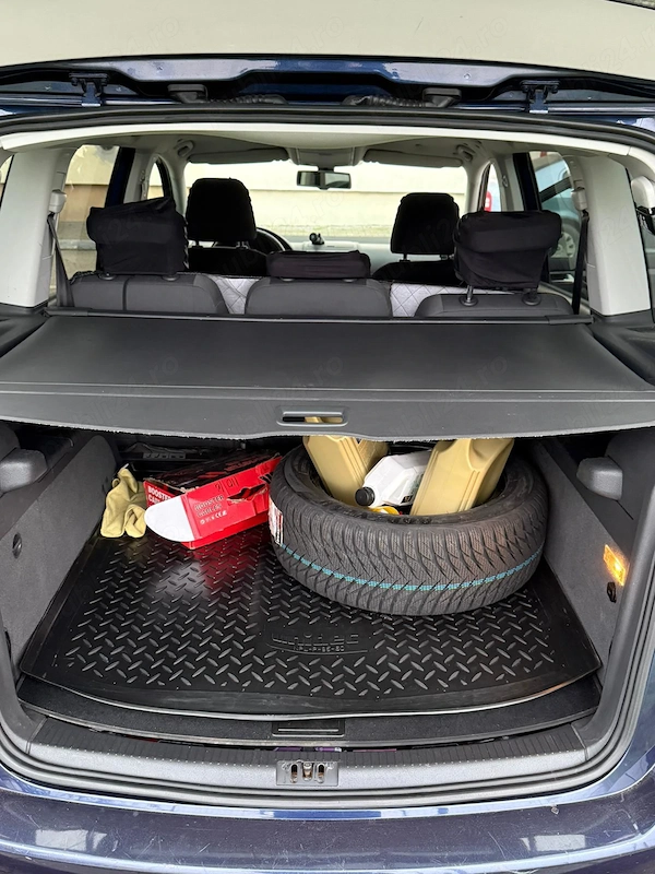 VOLKSWAGEN Touran 2010 — imagine 3