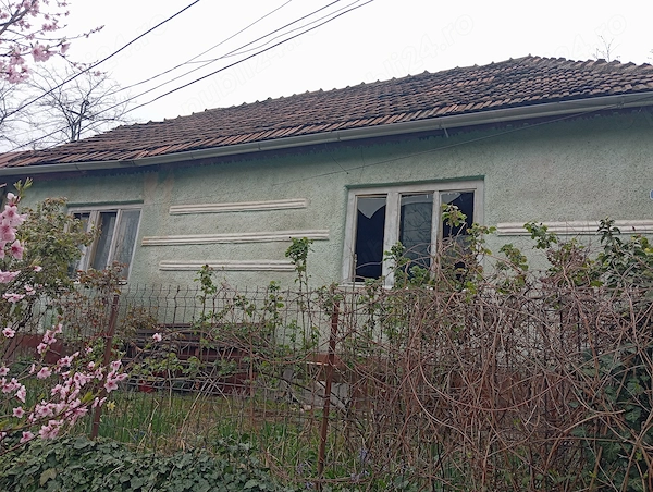 Vând casă în Oravița