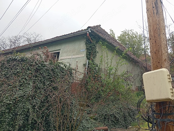 Vând casă în Oravița