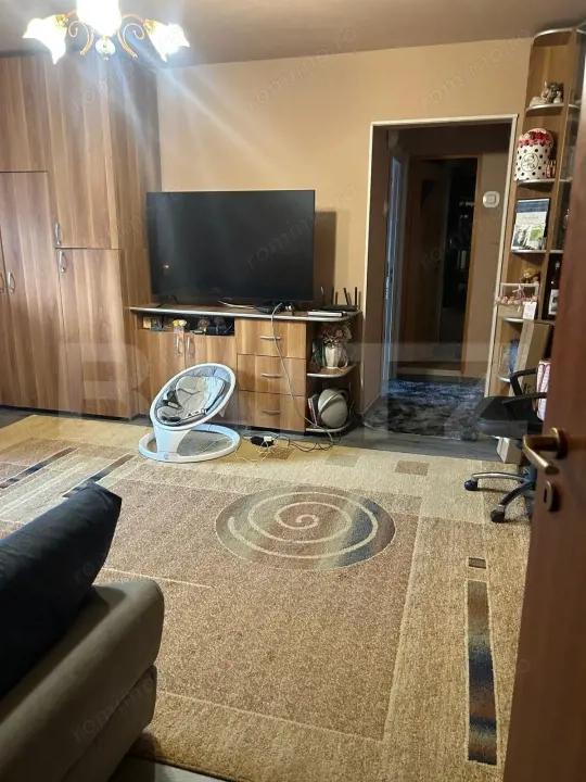 Apartament de vanzare, semidecomandat, cu 3 camere, 62 mp — fotografia 1