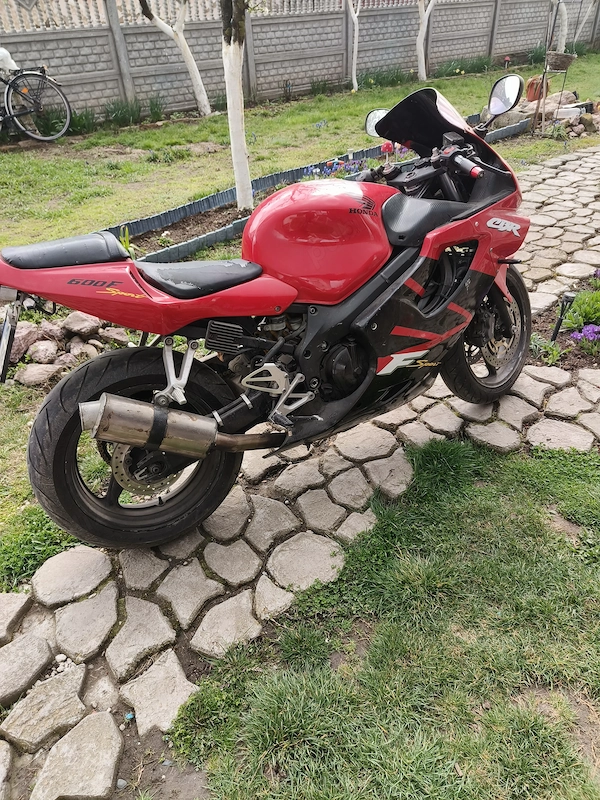Honda cbr f4i 600