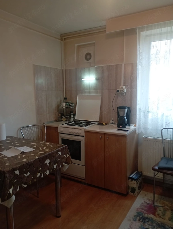 Apartament cu 4 camere decomandat-etaj2-zona Carpati Deva — fotografia 3