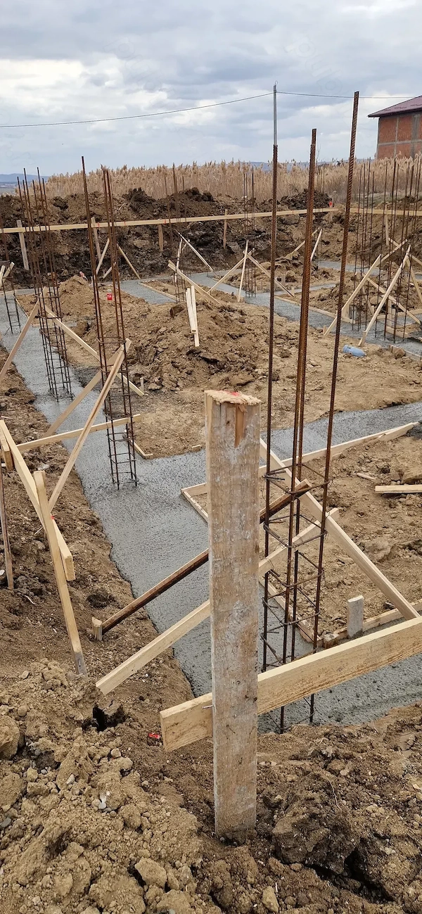 Vanzare casă în constructie și teren Miroslava