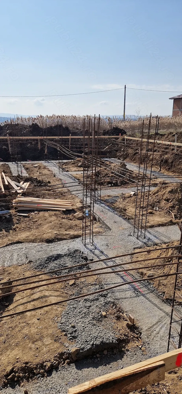 Vanzare casă în constructie și teren Miroslava