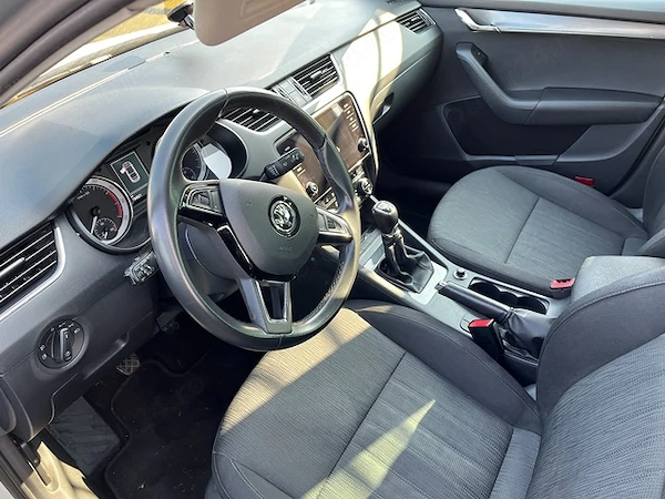 SKODA Octavia 2019 — imagine 5
